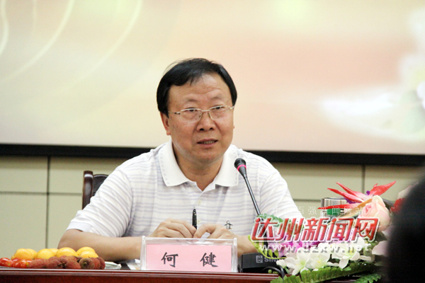 69695月24日,市委副书记,市长何健前往达州市广播电视台,调研指导